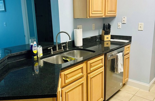 Charleston Condominio | Pool, Elevator, Balcony, Free Parking, Near Folly Beach