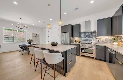 Riverside Casa | Pool & Game Room & Chef's Kitchen – 6BR Sleeps 24