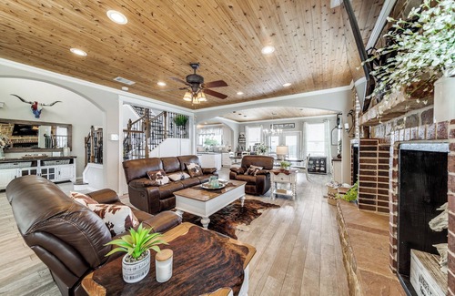 Helotes Casa | Heated Pool, Game-room Clubhouse, Hot tub, Playground, Views, Additional Cottage