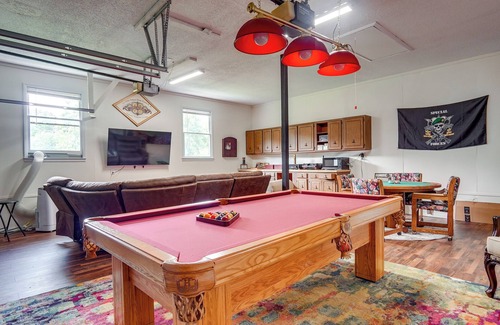 Westover Casa | Pool & Game Room: Family Retreat in Fayetteville