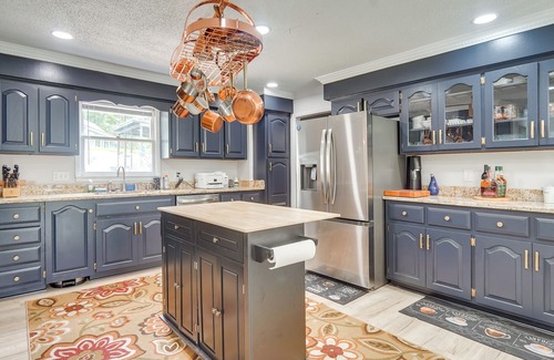Westover Casa | Pool & Game Room: Family Retreat in Fayetteville