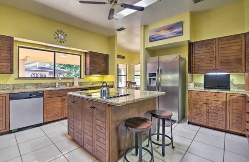 Harlingen Casa | ¡NUEVO! Waterfront Harlingen Home w / Pool, Spa & Gazebo