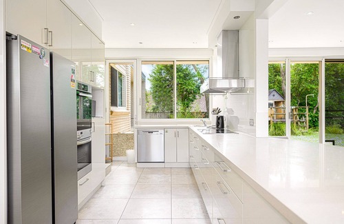 East Lindfield Casa | Pool + Garden + Bush Views Spacious 4 BR home