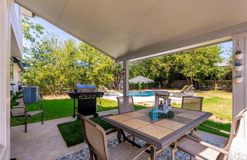 The Hermitage Casa | Pool Getaway Movie Room Games Yard Bbq Pets