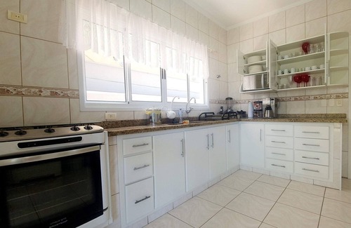 Praia dos Sonhos Casa | Pool, Gourmet Balcony, 5 suites, Billiards, Foosball, 100 meters from the sea.