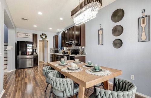 Southside Casa | POOL HAPPY HOME near Lackland & Downtown
