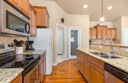 Meridian Casa | Pool!!,Hardwood, Granite,