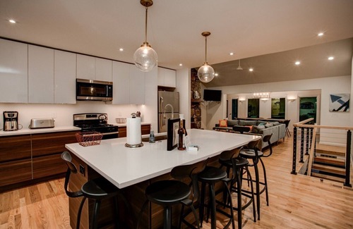Hendersonville Casa | Pool Haus - propiedad ESPECTACULAR, jacuzzi, piscina privada; Asheville Destino! Conveniente para todo.