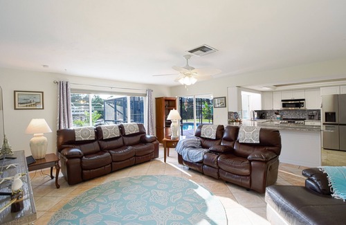 Fort Myers Shores Casa | Pool Home in Fort Meyers