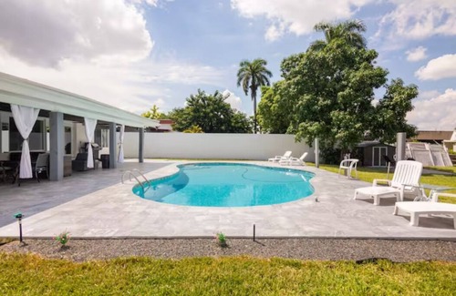 West Little River Casa | Pool Home in North Miami Beach. Everyone gets own bed !
