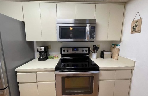 Spring Hill Casa | POOL HOME LARGE AND SPACIOUS 15 MIN TO WEEKI WACHEE SPRINGS PARK -