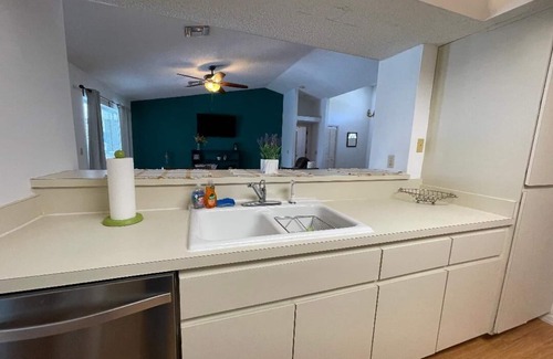 Spring Hill Casa | POOL HOME LARGE AND SPACIOUS 15 MIN TO WEEKI WACHEE SPRINGS PARK -