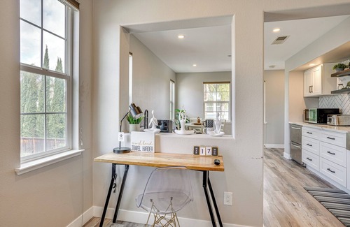 Brentwood Apartamento | Pool & Hot Tub Access: Brentwood Getaway!
