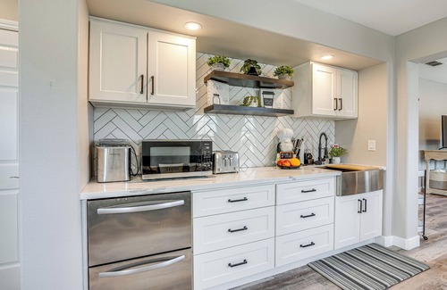 Brentwood Apartamento | Pool & Hot Tub Access: Brentwood Getaway!