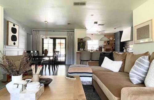 Bloomingdale Casa | Pool, Hot Tub, Ambiance & Good Times, Heated Pool, Hot Tub, Ambiance & Good Times