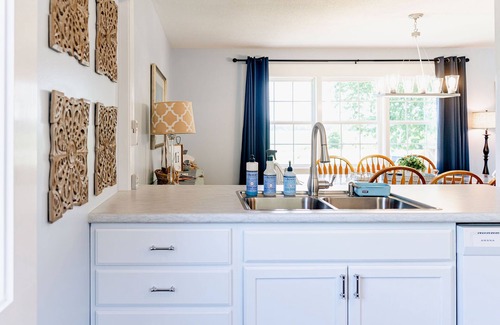 Coloma Casa | POOL, HOT TUB, PET FRIENDLY FENCED IN YARD RETREAT CLOSE TO LAKE MICHIGAN!!!