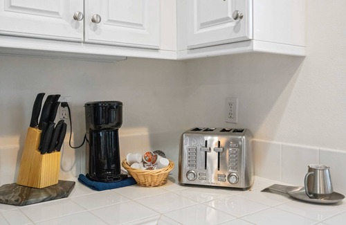 Santa Clarita Casa | Pool & Hot Tub Retreat 12 mins from Magic Mountain