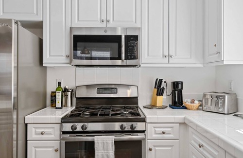 Santa Clarita Casa | Pool & Hot Tub Retreat 12 mins from Magic Mountain