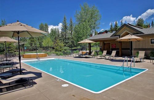 Steamboat Springs Casa | Pool & Hot Tubs, 2 Living Rooms, City Shuttle, Washer, Dryer