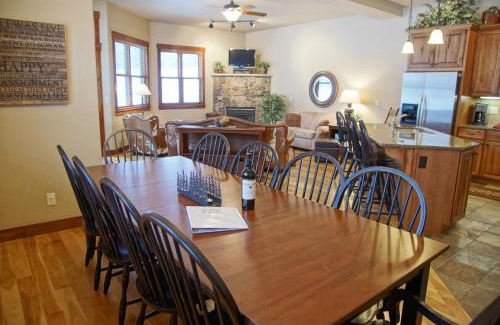 Steamboat Springs Casa | Pool & Hot Tubs, 2 Living Rooms, City Shuttle, Washer, Dryer
