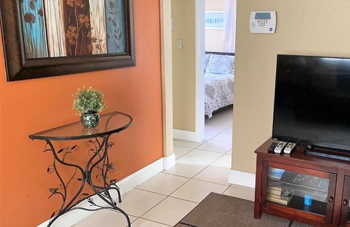 Downtown Hollywood Casa | Pool House+Close to Beach+WiFi+BBQ