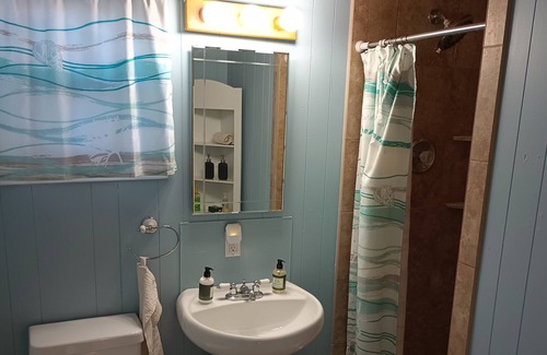 East Grove Cabaña | Pool house - Close to San Diego Zoo Safari Park and Wineries.