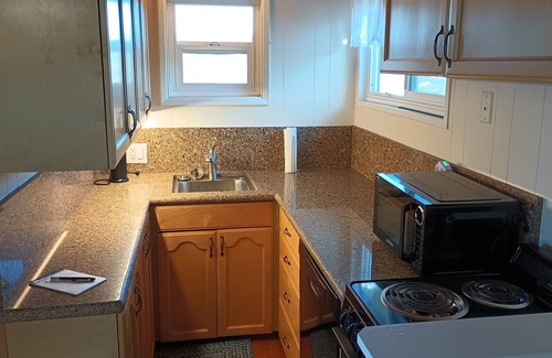 East Grove Cabaña | Pool house - Close to San Diego Zoo Safari Park and Wineries.