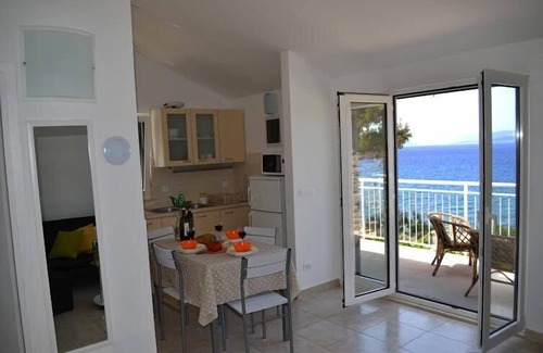 Cove Makarac (Milna) Casa | Casa de la piscina "Julije" junto al mar