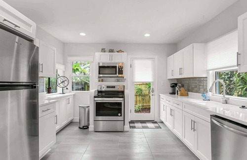 Riverside Heights Casa | Pool House Oasis – Home for 6