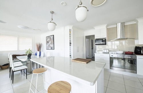 Forster Casa | Pool house on the canal, private Jetty, Wifi