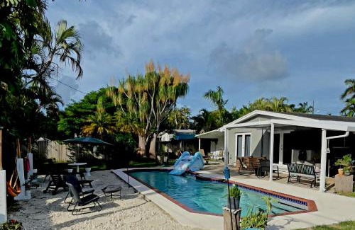 Cutler Bay Casa | Pool House Resort heated swimming pool private duplex