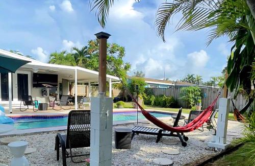 Cutler Bay Casa | Pool House Resort heated swimming pool private duplex