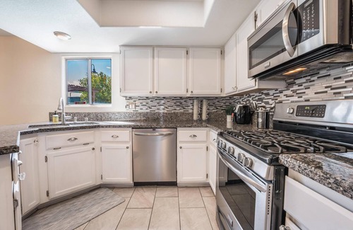 Summerlin Casa | Pool House with Backyard Oasis