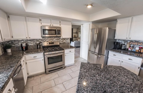 Summerlin Casa | Pool House with Backyard Oasis