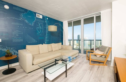 Hallandale Beach Apartamento | Pool|Infinity View Balcony+ Gym+ Near Beach