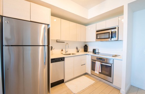Hallandale Beach Apartamento | Pool|Infinity View Balcony+ Gym+ Near Beach