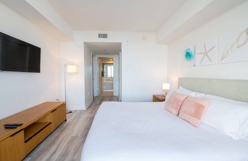 Hallandale Beach Apartamento | Pool|Infinity View Balcony+ Gym+ Near Beach
