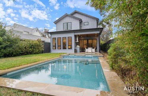 Holly Casa | Pool Jacuzzi Covered Patio in Family 4BD 3BA East Austin Home by Austin Vacay