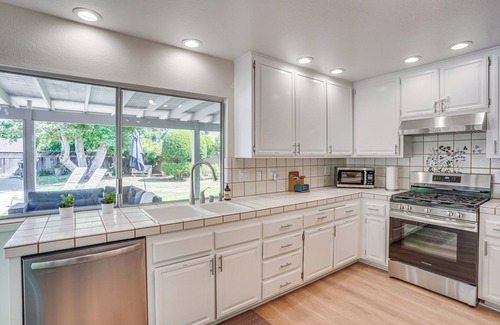 Mission Viejo Casa | Pool & Jacuzzi: Spacious Home Near Laguna Beach!