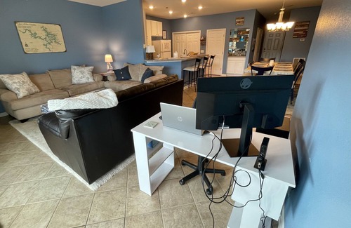 Sunrise Beach Condominio | Pool & Lakeside 3BR condo ... less than 10 steps to the heated pool!