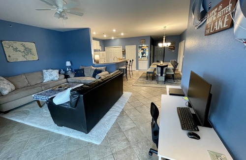 Sunrise Beach Condominio | Pool & Lakeside 3BR condo ... less than 10 steps to the heated pool!