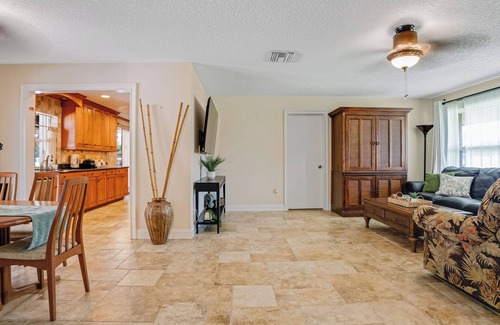 Lake Worth Casa | Pool Oasis on Golf Course! + Huge Backyard & Games