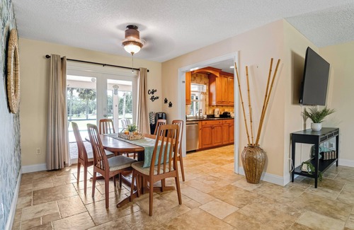 Lake Worth Casa | Pool Oasis on Golf Course! + Huge Backyard & Games