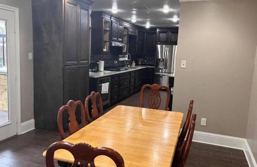 Northside Casa | Pool/Outdoor kitchen/Pool table