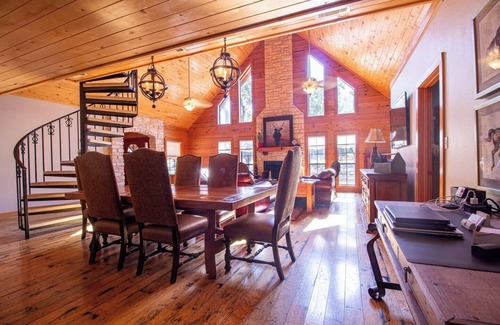 Dripping Springs Casa | Pool & Pickle ball sleeps 28 in the TX hill country