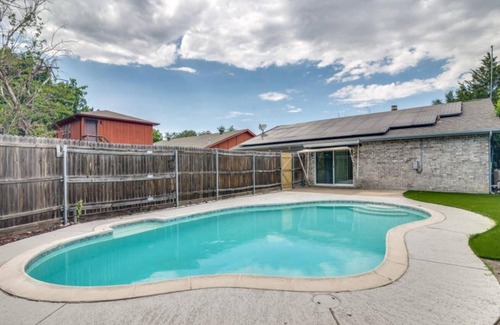Northeast Carrollton Casa | Pool, Sauna & Wellness Retreat