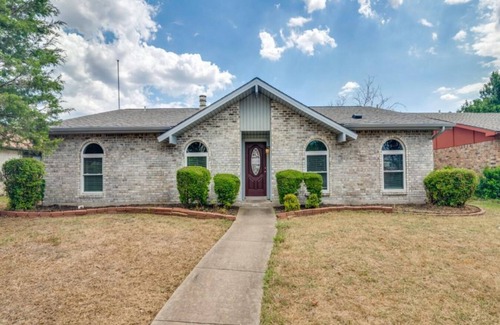 Northeast Carrollton Casa | Pool, Sauna & Wellness Retreat