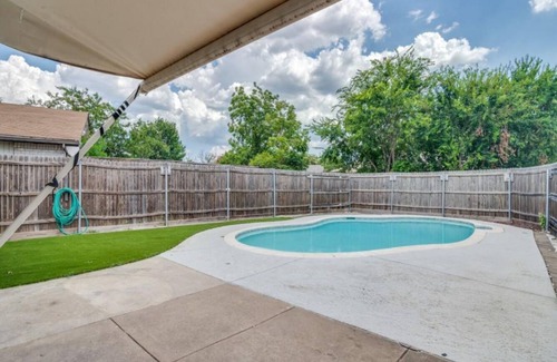 Northeast Carrollton Casa | Pool, Sauna & Wellness Retreat
