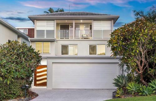 Alexandra Headland Casa | Pool side Luxury pet friendly - walk to the beach