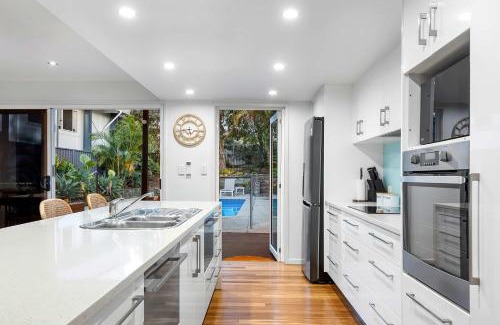 Alexandra Headland Casa | Pool side Luxury pet friendly - walk to the beach